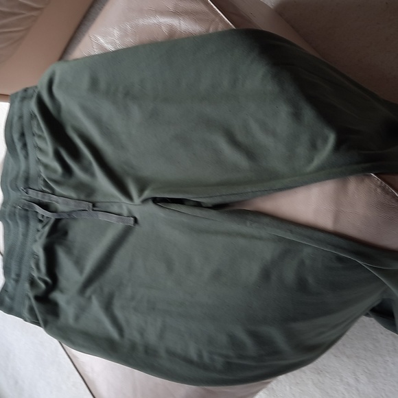 New with tags,Womens matching jacket and pant sweatsuit. - Picture 3 of 4